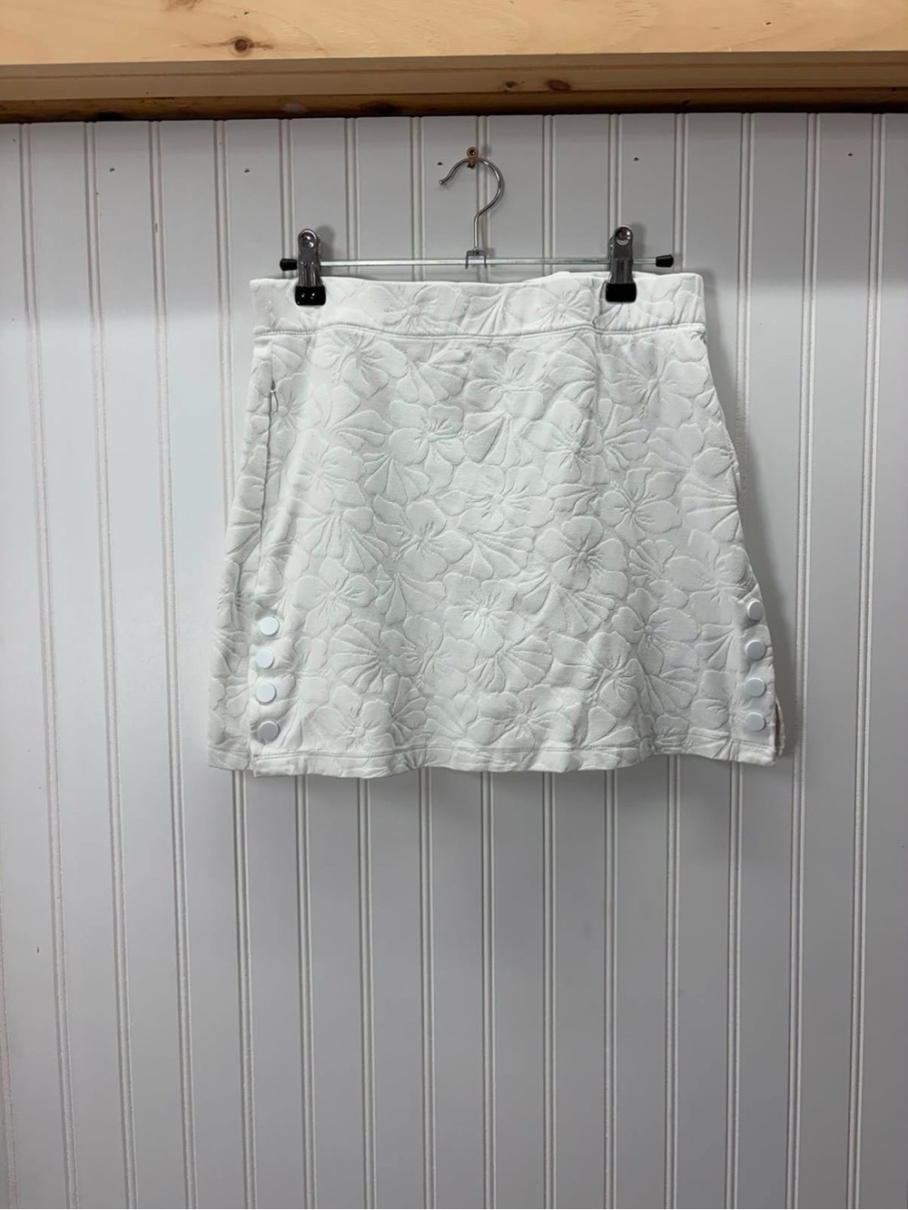 J. McLaughlin White Floral Embossed A-Line Skort